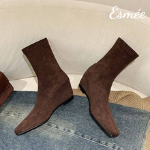 將圖片載入圖庫檢視器 Brown-Suede-Invisible-Increased-Height-Ankle-Boots-product-shots