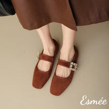 將圖片載入圖庫檢視器 Brown-Suede-Mary-Jane-with-Diamond-Buckle-model-shots