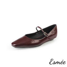 將圖片載入圖庫檢視器 Burgundy-Shiny-Leather-Maryjanes-with-2-cm-Invisible-Increased-Height-Design-product-shots-white-background