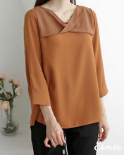 將圖片載入圖庫檢視器 Caramel-Korean-Chiffon-Blouse-with-Cowl-Neckline-Design-model-shots-2