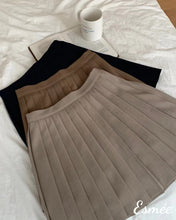 Load image into Gallery viewer, Cotton-Pleaded-Skirt-product-shots