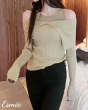 將圖片載入圖庫檢視器 Green-Korean-Cotton-Knitwear-with-Layered-Top-and-Off-shoudler-Design-model-shots-1