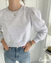 將圖片載入圖庫檢視器 Grey-Korean-Cotton-Sweater-with-Puffed-Sleeves-model-shots-1