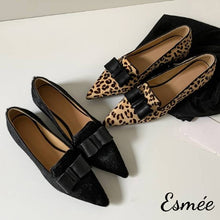 Load image into Gallery viewer, Horsehair-Pointed-Loafers-with-Bow-Knot-Design-product-shots