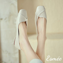 將圖片載入圖庫檢視器 Ivory-Extra-Soft-Leather-Ballerina-with-Pearl-Design-model-shots