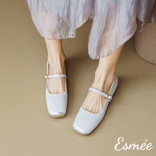 將圖片載入圖庫檢視器 Ivory-Extra-Soft-Leather-Maryjanes-with-Squared-Toe-Design-model-shots
