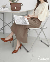 將圖片載入圖庫檢視器 Ivory-Korean-Chiffon-Blouse-with-Bishop-Sleeves-model-shots-2