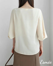 將圖片載入圖庫檢視器 Ivory-Korean-Chiffon-Blouse-with-Bishop-Sleeves-model-shots-3