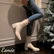 將圖片載入圖庫檢視器 Ivory-Leather-Ankle-Boots-with-Block-Heels-model-shots