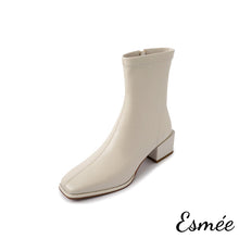 將圖片載入圖庫檢視器 Ivory-Leather-Ankle-Boots-with-Block-Heels-product-shots-white-background