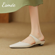 將圖片載入圖庫檢視器 Ivory-Leather-Flat-Mules-with-Straps-Design-model-shots