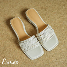 將圖片載入圖庫檢視器 Ivory-Leather-Flat-Sandals-with-Woven-Straps-product-shots