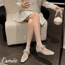 將圖片載入圖庫檢視器 Ivory-Leather-Mary-Janes-with-Detachable-Silver-Bow-Knot-model-shots