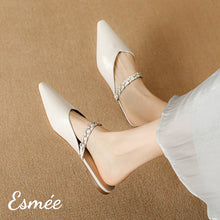 將圖片載入圖庫檢視器 Ivory-Leather-Mules-with-Rhinestone-Chain-Design-model-shots