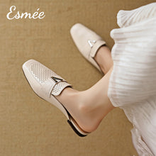 將圖片載入圖庫檢視器 Ivory-Leather-Mules-with-V-Metal-Buckle-model-shots