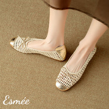 將圖片載入圖庫檢視器 Ivory-Leather-Net-Ballerina-Flats-with-Golden-Toe-and-Heel-Cap-model-shots