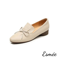將圖片載入圖庫檢視器 Ivory-Leather-Pointed-Toe-Loafers-with-Bow-Knot-Design-product-shots-white-background