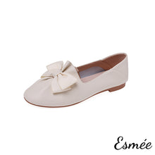 將圖片載入圖庫檢視器 Ivory-Leather-Round-Toe-Loafers-with-Ivory-Bow-Knot-product-shots-white-background