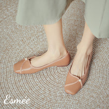 將圖片載入圖庫檢視器 Khaki-Extra-Soft-Leather-Ballerina-with-Pearl-Design-model-shots