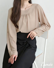 將圖片載入圖庫檢視器 Khaki-Korean-Chiffon-Blouse-model-shots-1