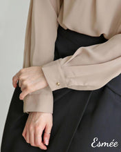 將圖片載入圖庫檢視器 Khaki-Korean-Chiffon-Blouse-model-shots-4