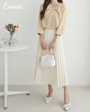將圖片載入圖庫檢視器 Khaki-Korean-Chiffon-Long-Sleeves-Blouse-with-Kink-Design-model-shots-1