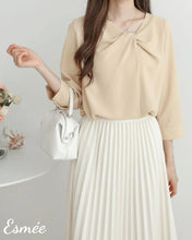 將圖片載入圖庫檢視器 Khaki-Korean-Chiffon-Long-Sleeves-Blouse-with-Kink-Design-model-shots-2