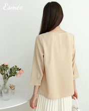 將圖片載入圖庫檢視器 Khaki-Korean-Chiffon-Long-Sleeves-Blouse-with-Kink-Design-model-shots-4