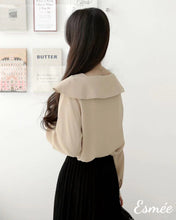 將圖片載入圖庫檢視器 Khaki-Korean-Chiffon-Blouse-with-Scalloped-Lapel-model-shots-3