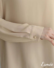 將圖片載入圖庫檢視器 Khaki-Korean-Chiffon-Blouse-with-Scalloped-Lapel-model-shots-5