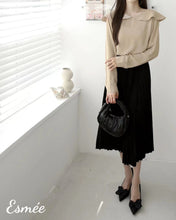 將圖片載入圖庫檢視器 Khaki-Korean-Chiffon-Blouse-with-Scalloped-Lapel-model-shots