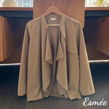 將圖片載入圖庫檢視器 Khaki-Korean-Chiffon-Waterfall-Blazer-product-shots
