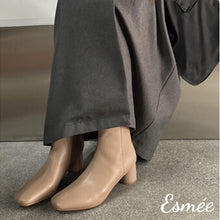 將圖片載入圖庫檢視器 Khaki-Leather-Ankle-Boots-with-Cylinder-Heels-model-shots