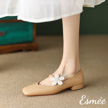 將圖片載入圖庫檢視器 Khaki-Leather-Maryjanes-with-Flower-Buckle-model-shots