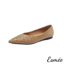 將圖片載入圖庫檢視器 Leather Pointed Toe Flats with Woven Design