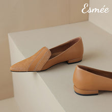 將圖片載入圖庫檢視器 Khaki-Leather-Pointy-Toe-Loafers-with-Horsehair-Design-product-shots
