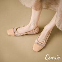 將圖片載入圖庫檢視器 Khaki-Net-Fabrics-Flats-with-Patent-Leather-Toe-Cap-and-Chain-Design-model-shots