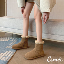 將圖片載入圖庫檢視器 Khaki-Suede-Ankle-Boots-with-Sheephair-Inner-Lining-model-shots