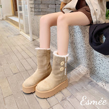 將圖片載入圖庫檢視器 Khaki-Suede-Snow-Boots-with-Sheep-Hair-Design-model-shots