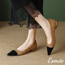 將圖片載入圖庫檢視器 Khaki-Tweed-Fabrics-Flats-with-Black-Pointy-Toe-and-Chain-Design-model-shots