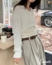 將圖片載入圖庫檢視器 Korean-Cotton-Cropped-Knitwear-with-Layered-Top-model-shots-1