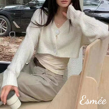 將圖片載入圖庫檢視器 Korean-Cotton-Cropped-Knitwear-with-Layered-Top-model-shots-2
