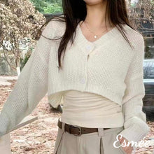 將圖片載入圖庫檢視器 Korean-Cotton-Cropped-Knitwear-with-Layered-Top-model-shots-3