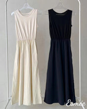 將圖片載入圖庫檢視器 Korean-Nylon-One-Piece-with-Sleeveless-Design-product-shots