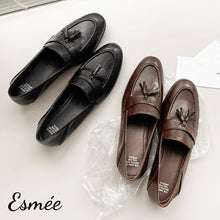 將圖片載入圖庫檢視器 Leather-Loafers-with-Tassel-Design-product-shots