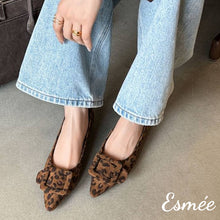 將圖片載入圖庫檢視器 Leopard-Suede-Pointed-Toe-Flats-with-3-cmInvisible-Increased-Height-Design-model-shots