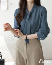 將圖片載入圖庫檢視器 Marine-Blue-Korean-Chiffon-Blouse-with-Bow-Knot-Tie-Design-model-shots