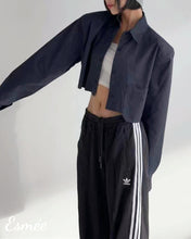 將圖片載入圖庫檢視器 Navy-Korean-Cotton-Cropped-Shirt-model-shots-1