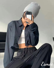 將圖片載入圖庫檢視器 Navy-Korean-Cotton-Cropped-Shirt-model-shots