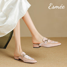 將圖片載入圖庫檢視器 Pink-Leather-Mules-with-Horsebit-Design-model-shots